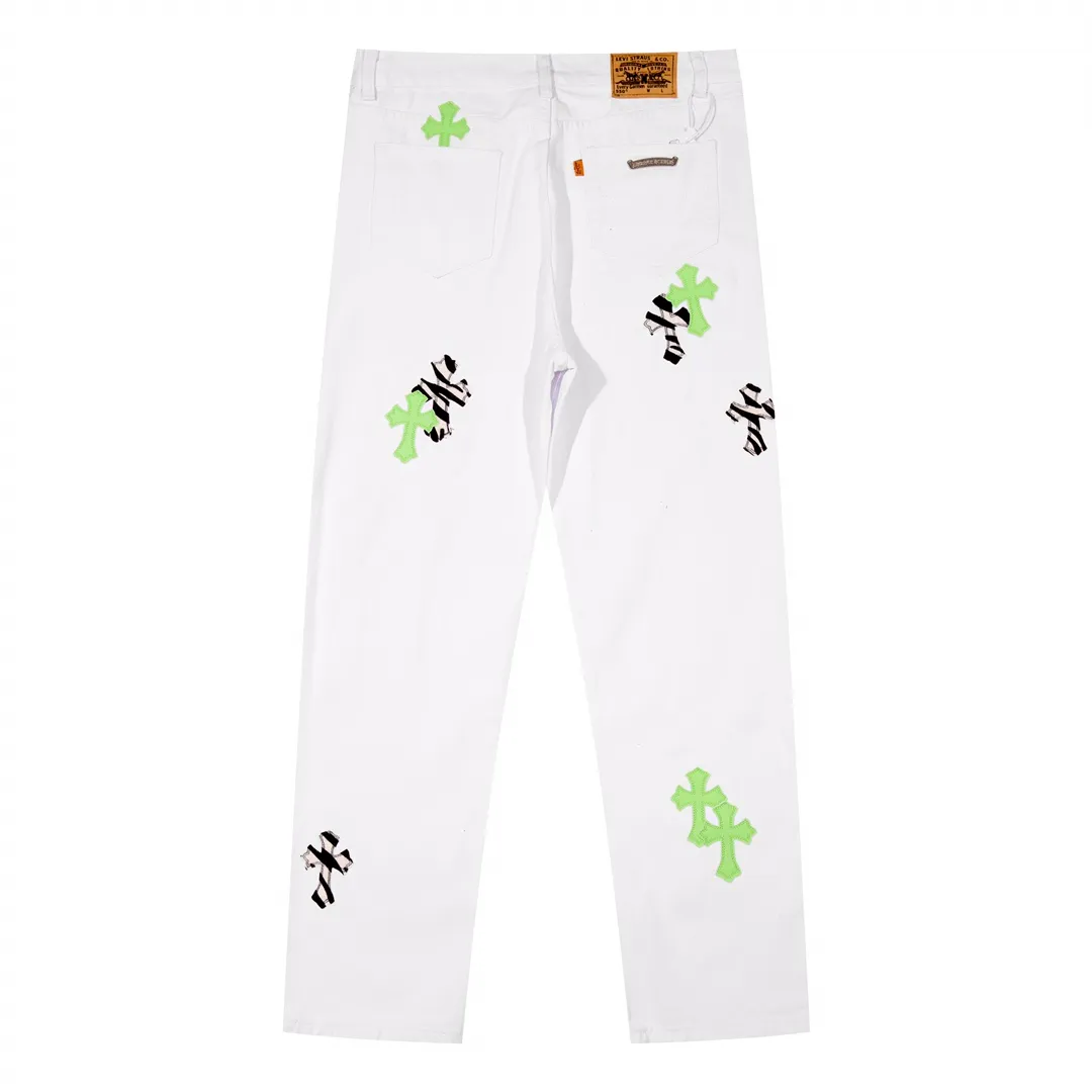P260 Style number: H378 Chrome hearts Cross patch leather jeans workwear logging pants Chrome hearts logging pants are here! ! ! CH Croix Heart Double Knee Cross Patch Leather Bo1 Style Logging Pants Straight-leg Work Pants B136 Croix Heart Cross Sanskrit Overalls Price 4W Level, Patched Cross Pattern Decoration, High Waist Washed Jeans! ! Absolutely high-end luxury products, 1.9W level god-level single products, super popular products, made by top heavy industry, not to be missed. About Zangyin, this is an extremely luxurious fashion brand, which can also be called the nobles of the high street. It has always been an exclusive brand of some hipsters or rich second generation. Compared with ordinary high streets, it is more luxurious and noble. Compared with luxury brands, it has a more fashionable personality and has always been a brand that I have a special liking for. Imported yarn is custom-woven into a high-density twill canvas, which ensures a crisp silhouette while the fabric feels very delicate. It follows the B01 classic silhouette, with a crisp and stylish upper body. The ready-made garments are stone-ground and fermented and can be matched with any style. Buttons and zinc are washed with genuine YKK retro metal products. Double-layered canvas on the front. Perfect details. All hardware is perfect. Size: s-XXL Color: White